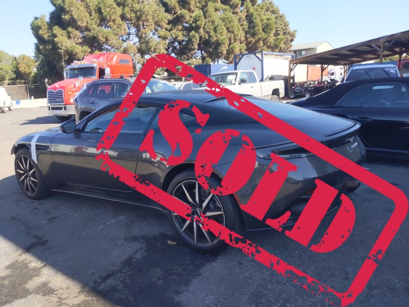 2019 aston martin db11 zabrac czesci paleta 9