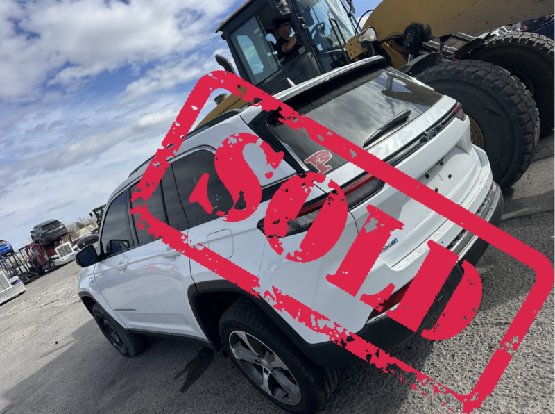 2023 jeep grand cherokee 8